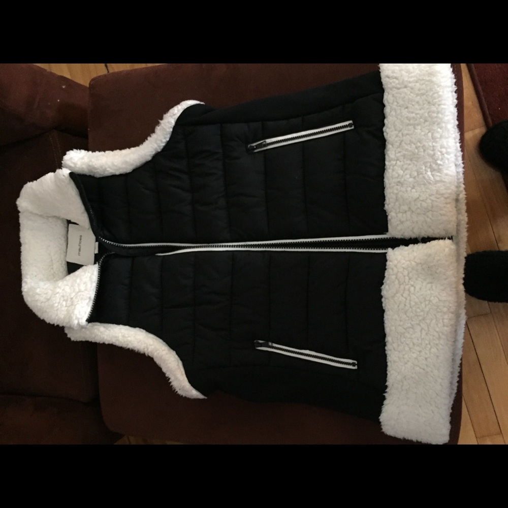 Black puffer vest with with white faux fur